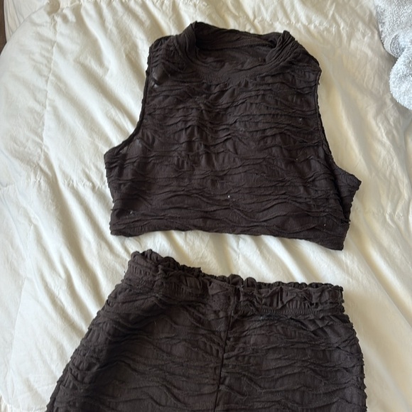 Two piece set - Picture 3 of 3